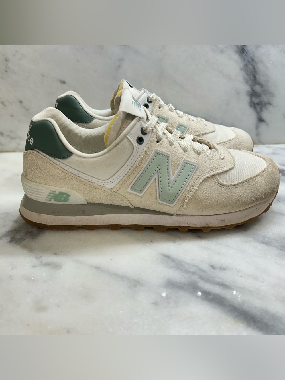 New Balance 574 in Sea Salt New Spruce Sneakers WL574CGR Women’s Size 6.5